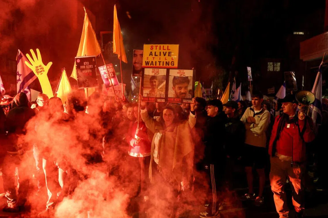 People take part in a protest demanding the return of all the hostages kidnapped during the deadly October 7, 2023 attack on Israel by Hamas, outside Israeli Prime Minister Benjamin Netanyahu‘s residence in Jerusalem, March 2, 2025. REUTERS/Ronen Zvulun TPX IMAGES OF THE DAY