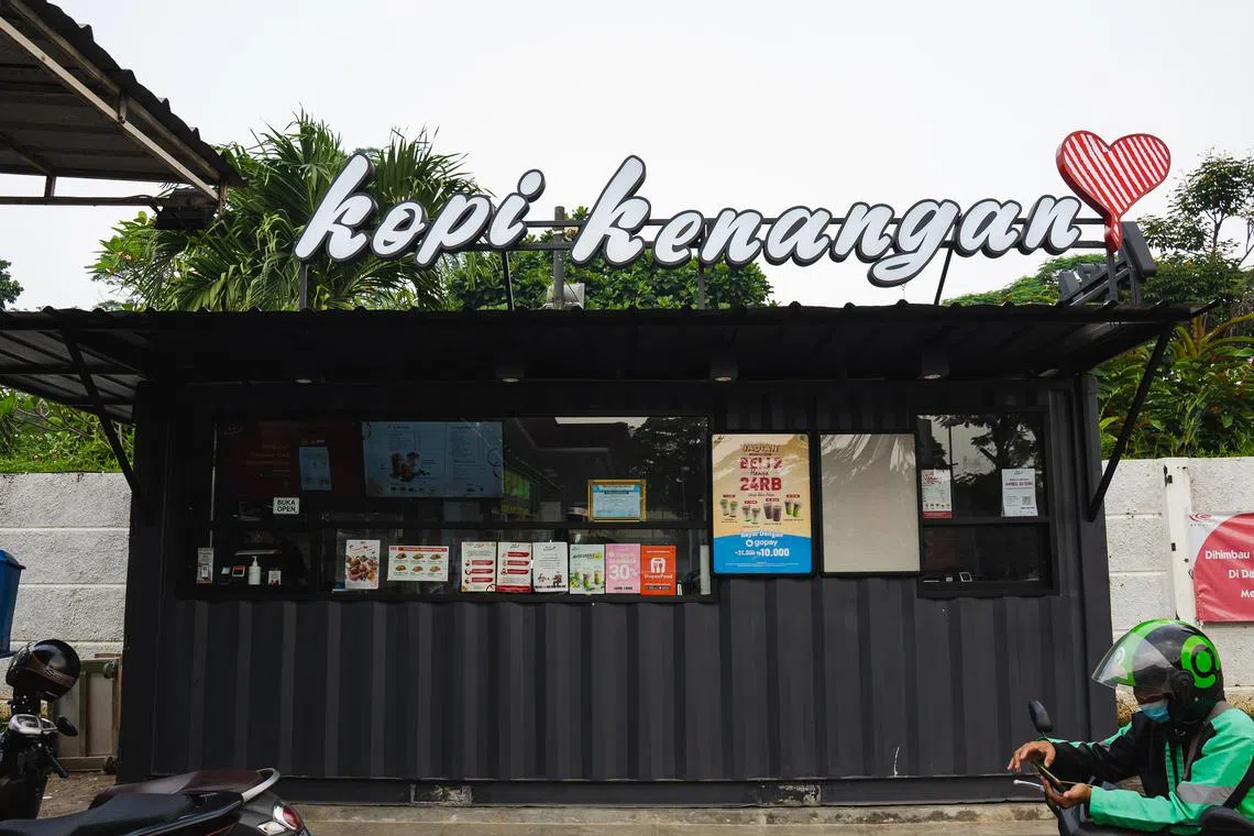 hbindo19 - One of the more than 860 outlets of Kopi Kenangan, a coffee chain from Indonesia that achieved unicorn status about a year ago. 



Credit: Kopi Kenangan
