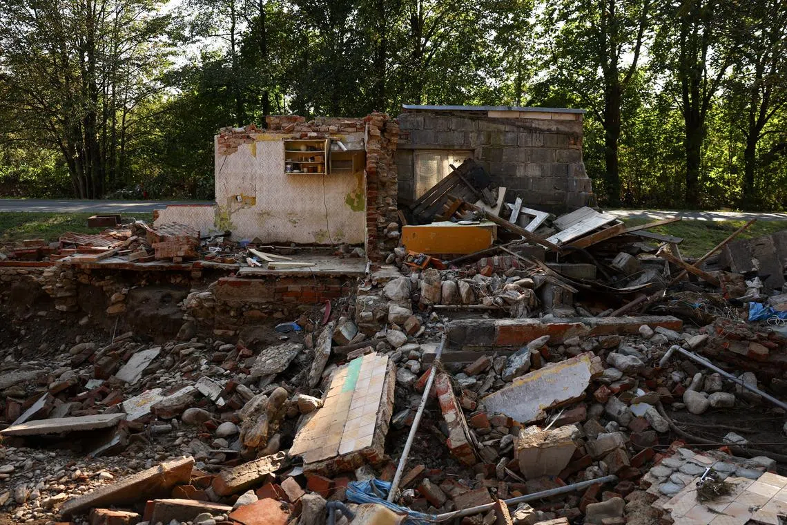 General view of a destroyed house in the aftermath of Biala Ladecka river flooding in Trzebieszowice, Poland, September 20, 2024. REUTERS/Kacper Pempel/File Photo