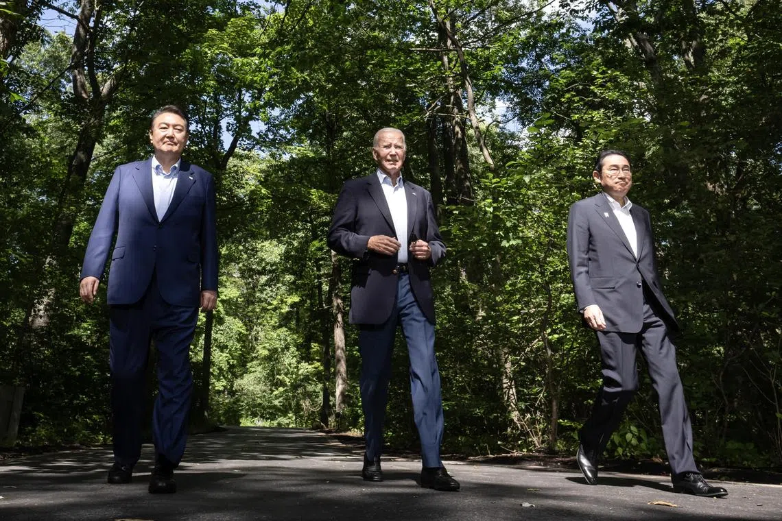 epa10806319 (L-R) South Korean President Yoon Suk Yeol, US President Joe Biden and Japanese Prime Minister Fumio Kishida arrive to hold a joint press conference as part of their trilateral summit at Camp David in Frederick County, Maryland, USA, 18 August 2023. Biden hosts a trilateral summit with South Korean President Yoon Suk Yeol and Prime Minister of Japan Kishida Fumio to bolster relations and to discuss global security and trade issues.  EPA-EFE/NATHAN HOWARD / POOL