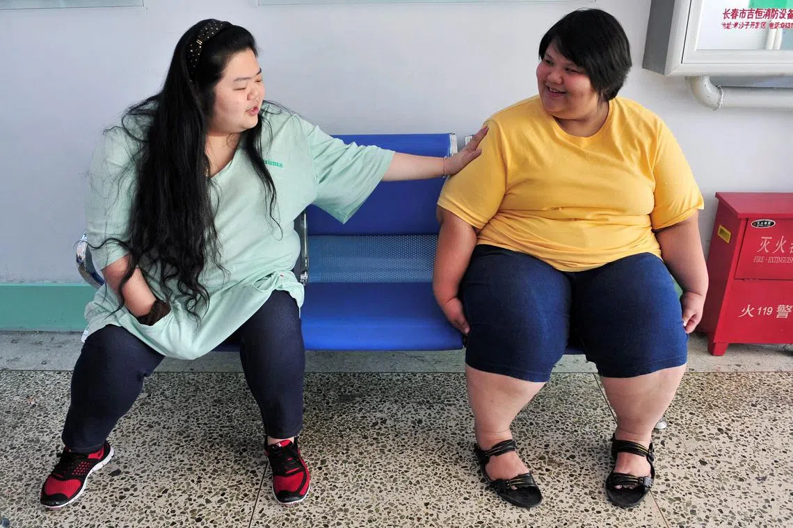 FILE PHOTO: Patients chat with each other at a weight loss centre in Changchun, Jilin province in northeastern China June 20, 2010. REUTERS/Sheng Li/File Photo
