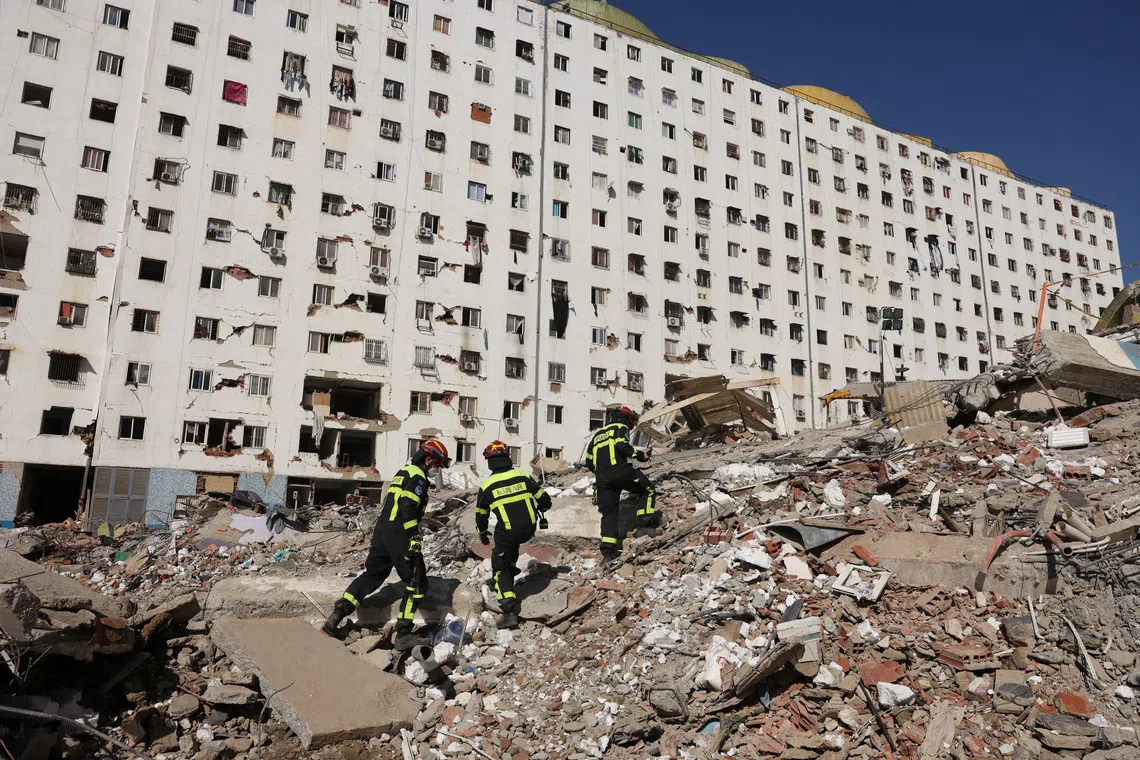 FILE PHOTO: Members of the Slovakian rescue team, accompanied by a search-and-rescue dog, takes part in rescue efforts at a collapsed building in the Mision Vivienda government residential complex, in the aftermath of the June 24 earthquakes, in Los Cocos, in La Guaira state, Venezuela, July 1,  2026. REUTERS/Leonardo Fernandez Viloria/File Photo