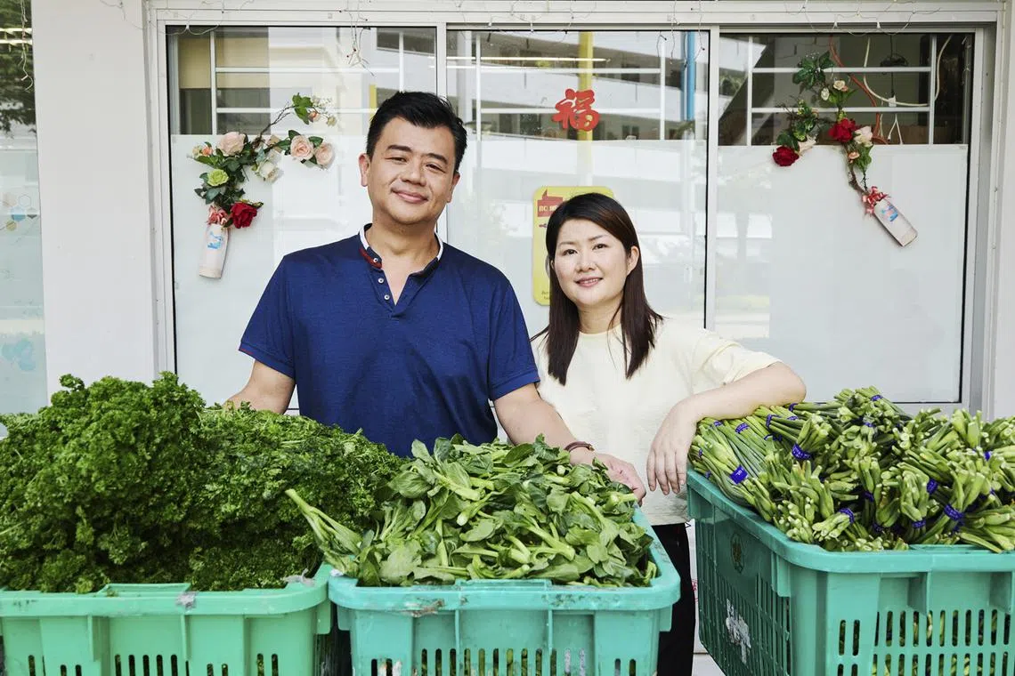 Married couple Ong Pang Yaw and Annie Pan co-ordinate a weekly vegetable distribution programme at Ping An Green Residents Committee in Kampong Chai Chee. PHOTO: SPH MEDIA