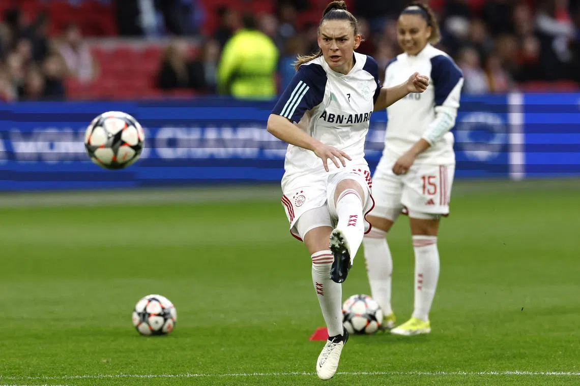 FILE PHOTO: Soccer Football - Women's Champions League - Quarter Final - First Leg - Ajax Amsterdam v Chelsea - Johan Cruijff Arena, Amsterdam, Netherlands - March 19, 2024 Ajax Amsterdam's Romee Leuchter during the warm up before the match REUTERS/Piroschka Van De Wouw/File photo