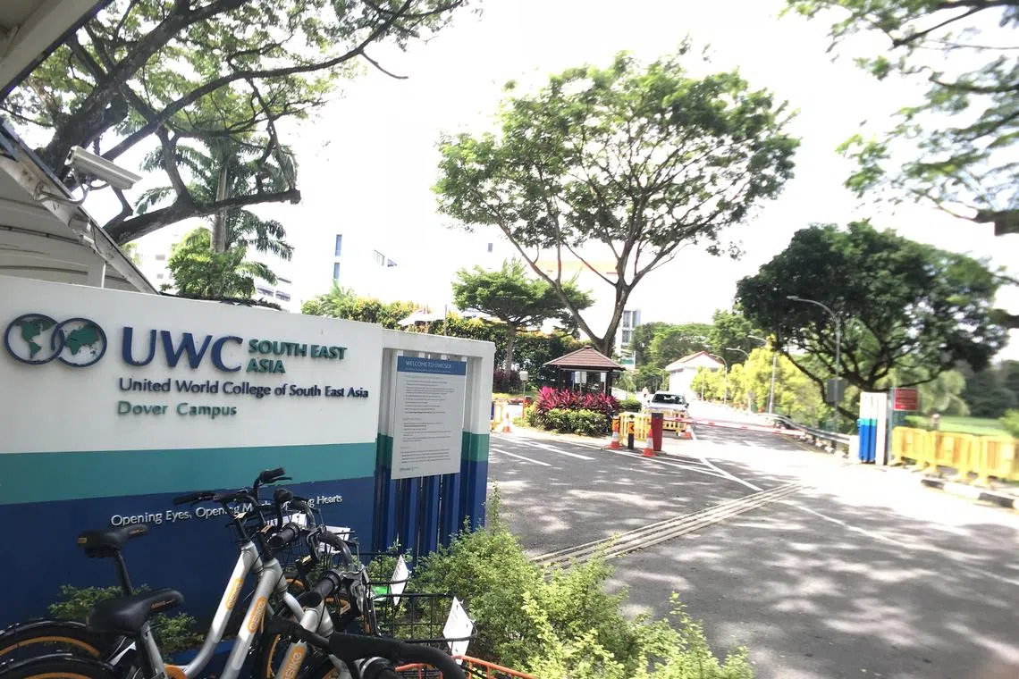 位于杜佛路的国际学校世界联合书院外观。The entrance of United World College (UWC) of South East Asia, Dover Campus.