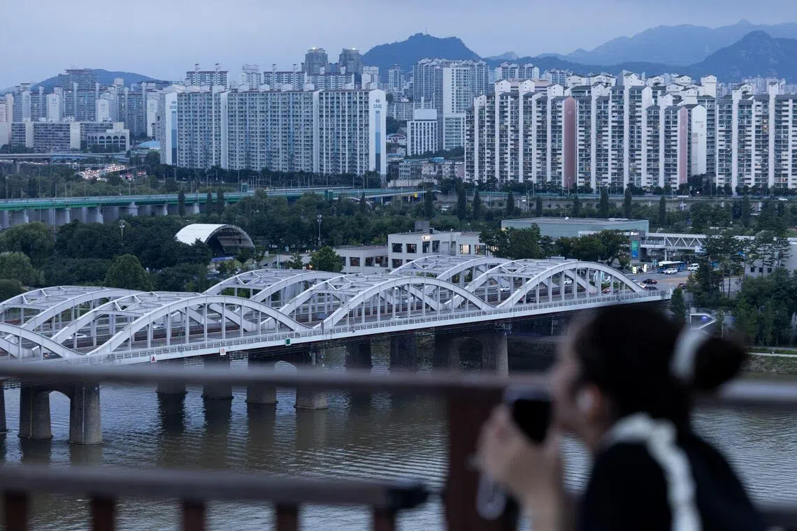 From April 24, the use and sale of vapes will be subject to the same regulations as cigarettes.