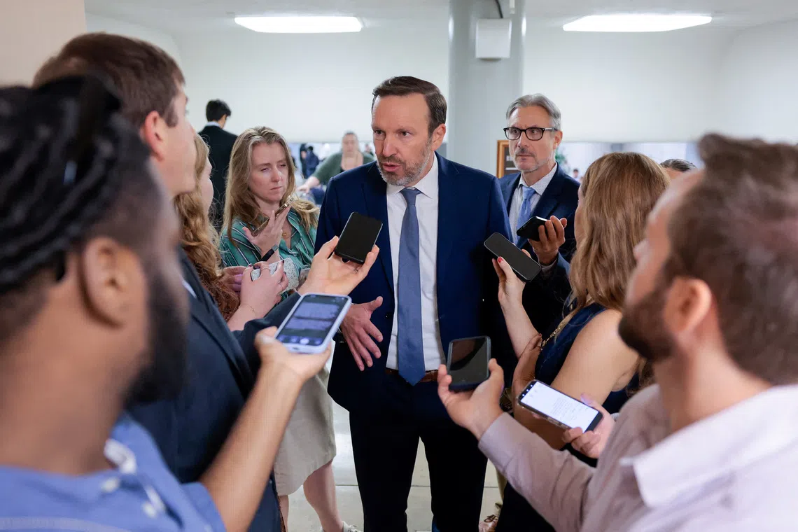 US Senator Chris Murphy (D-CT) speaks with reporters on the way to a vote on the \"Stop Insider Trading Act\" on Capitol Hill in Washington, D.C., US, September 30, 2026. REUTERS/Kylie Cooper