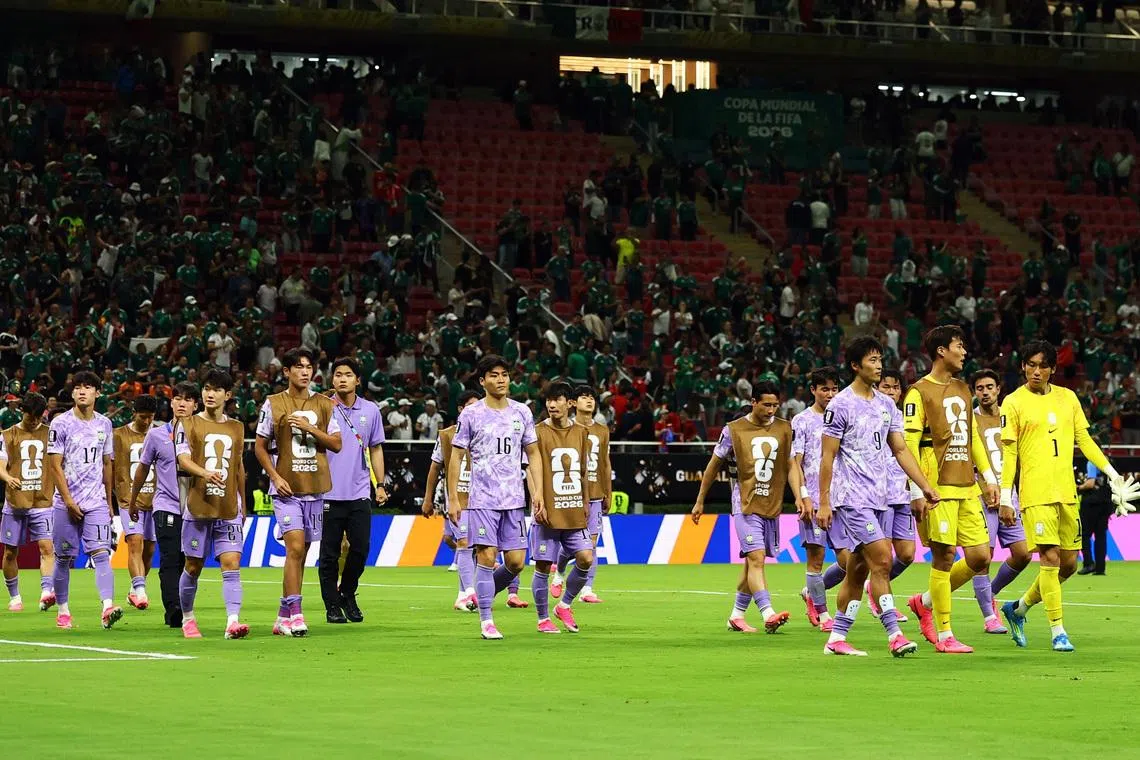 South Korea coach Hong Myung-bo urges players to move on from Mexico defeat