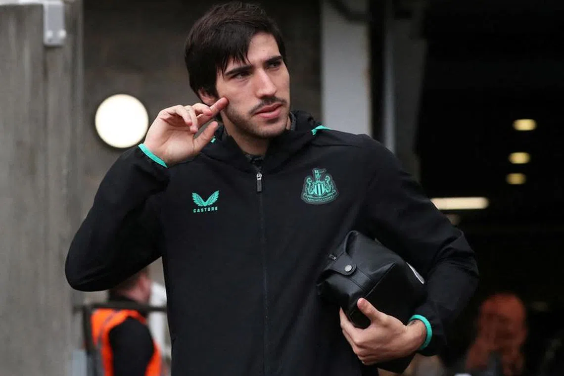 FILE PHOTO: Soccer Football - Premier League - Newcastle United v Crystal Palace - St James' Park, Newcastle, Britain - October 21, 2023 Newcastle United's Sandro Tonali arrives at the stadium ahead of the match REUTERS/Scott Heppell/File Photo