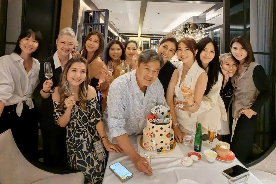 Singaporean actor Li Nanxing held a star-studded party at the Raffles Sentosa Singapore on Aug 27 to celebrate his four decades in show business.