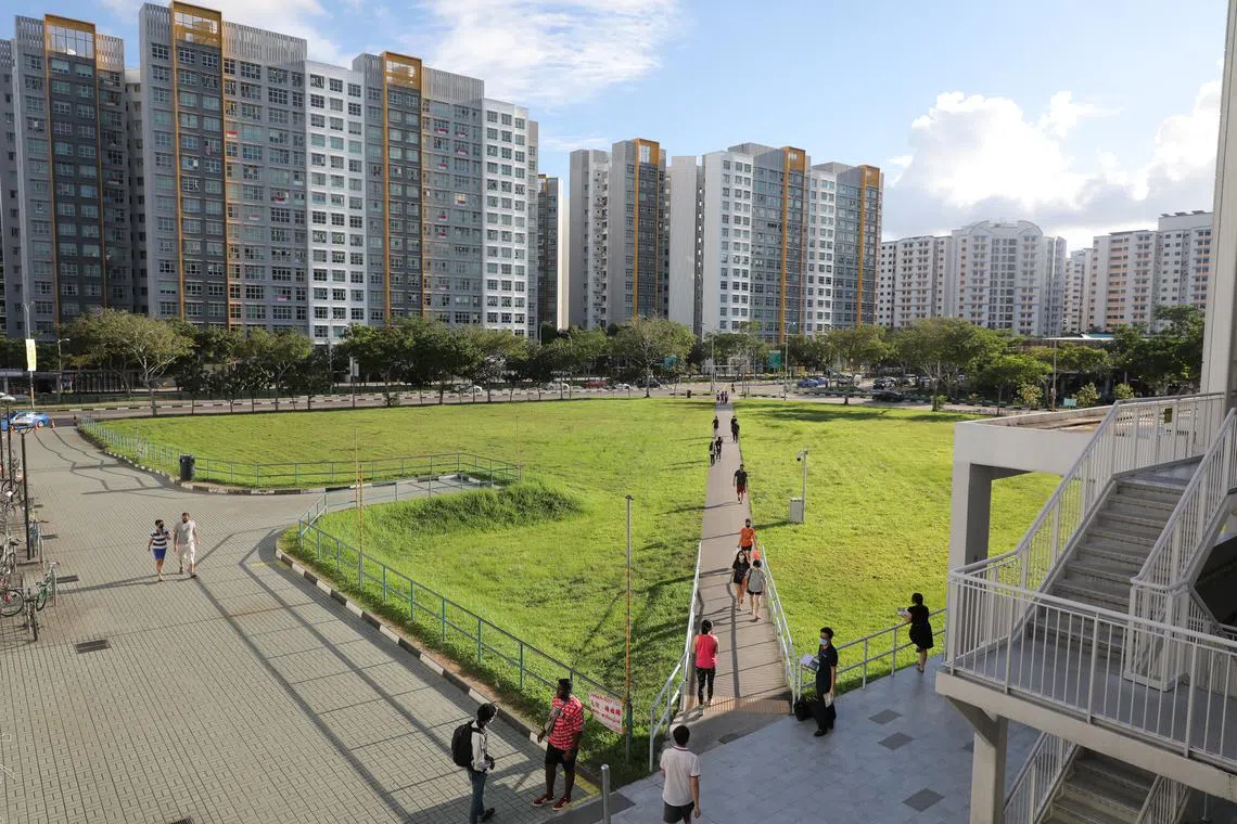 Sengkang Town Council's contract with the previous managing agent, EM Services, expired on Tuesday.