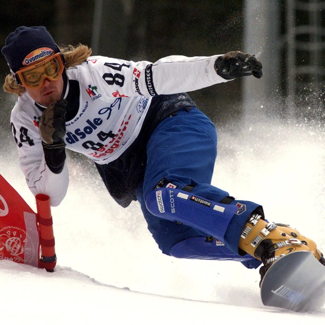 FILE PHOTO: Ueli Kestenholz from Switzerland passes a gate during qualification for the men's duel slalom World Championships ISF (International Snowboarding Federation) in Val di Sole, Italy January 28. SR/File Photo