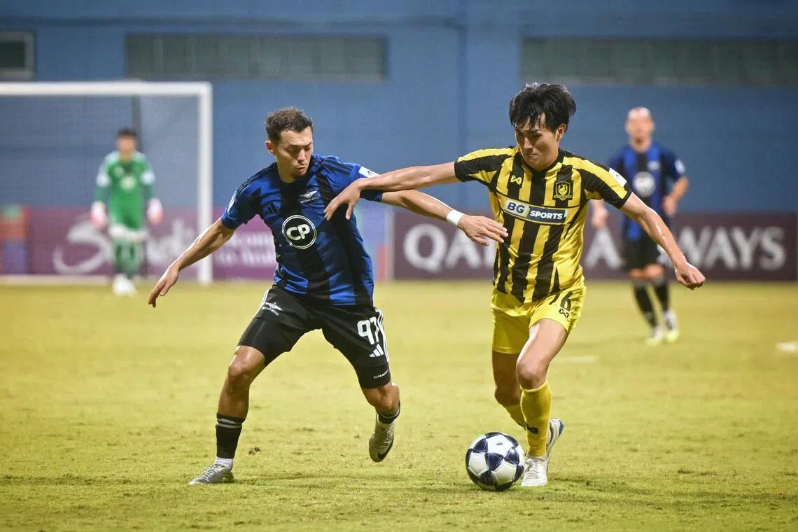 Bangkok United’s Ilias Alhaft (left) tussling for the ball with BG Tampines Rovers’ Takeshi Yoshimoto during their sides' 2-2 draw in the AFC Champions League Two quarter-final, second leg at the Jalan Besar Stadium on March 12.