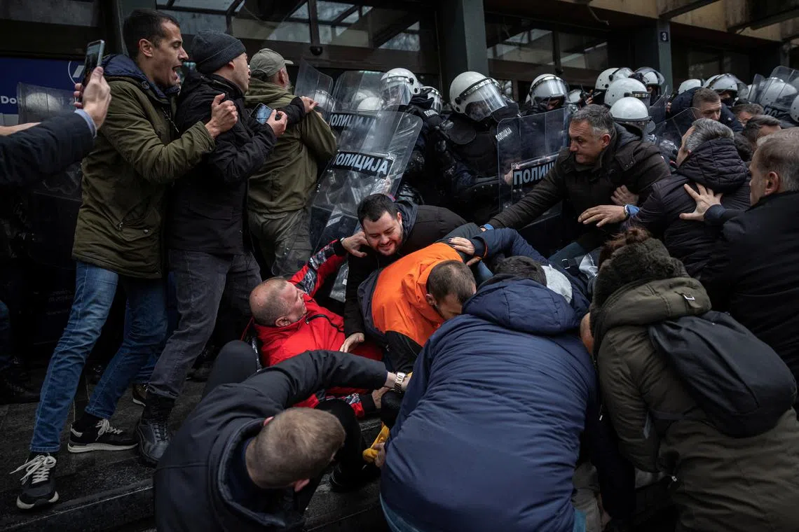 FILE PHOTO: Serbian opposition supporters scuffle with police officers during a protest over the fatal collapse of a roof at a railway station, demanding that those responsible for the disaster be brought to justice, in front of a court house in Novi Sad, Serbia, November 21, 2024. REUTERS/Marko Djurica/File Photo