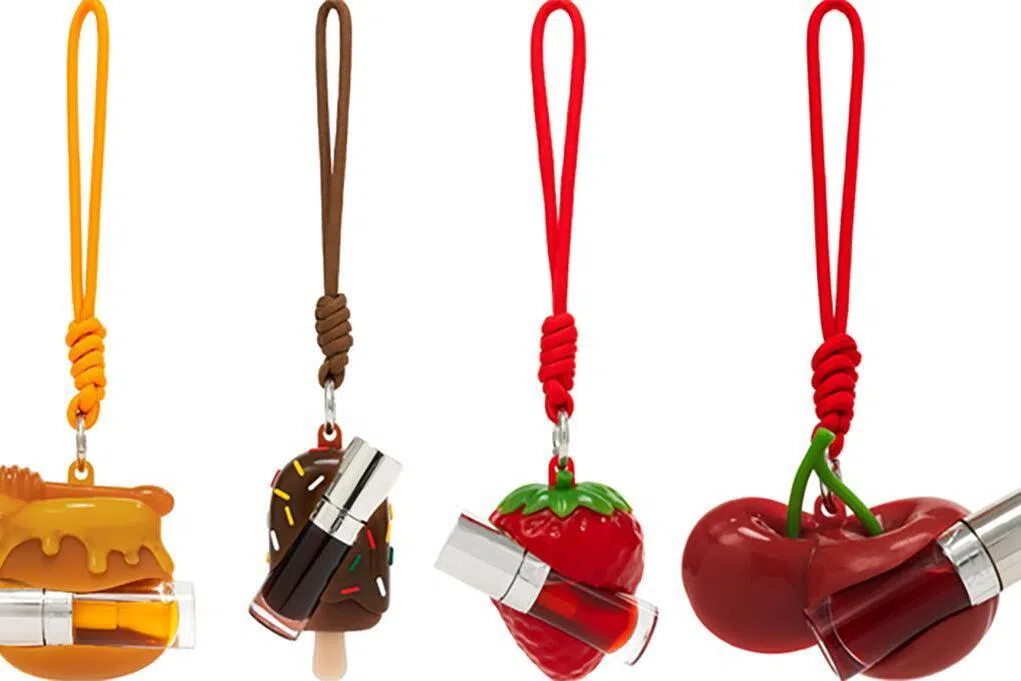 abstyle10 - Clarins Jelly Lip Oil Mirror Charms collection in Honey, Chocolate, Strawberry and Cherry.
Credit: Clarins