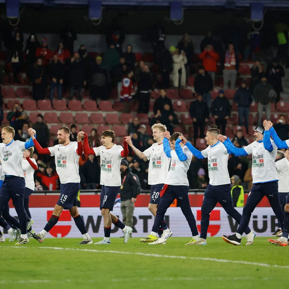 Soccer Football - FIFA World Cup - UEFA Qualifiers - Finals - Czech Republic v Denmark - epet ARENA, Prague, Czech Republic - March 31, 2026 Czech Republic players celebrate after qualifying for the FIFA World Cup REUTERS/David W Cerny