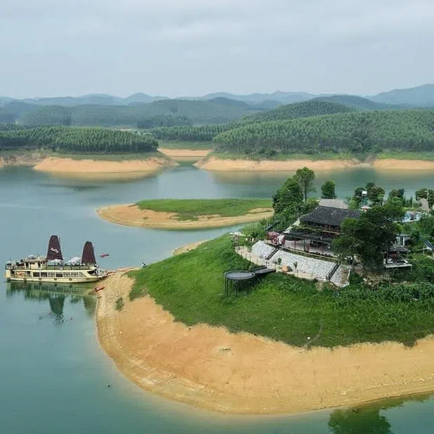 The two vessels collided on Thac Ba lake, a popular tourist site in the northern province of Lao Cai, with 17 of 23 people on board the passenger boat rescued after it capsized.