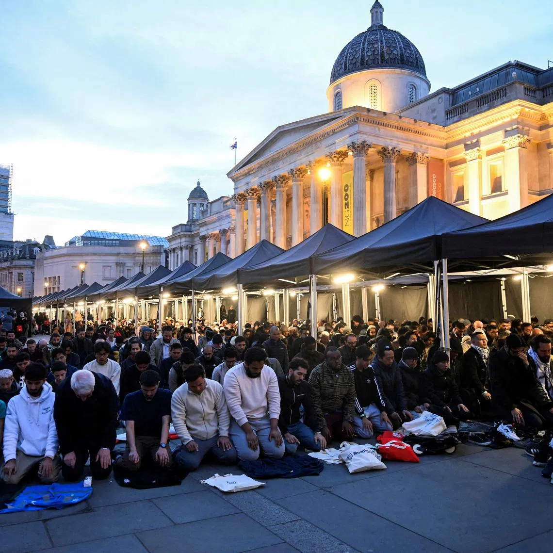Muslims pray during Open Iftar 2025 organised by the Ramadan Tent Project, at Trafalgar Square in London, Britain, March 29, 2025. REUTERS/Jaimi Joy/File Photo