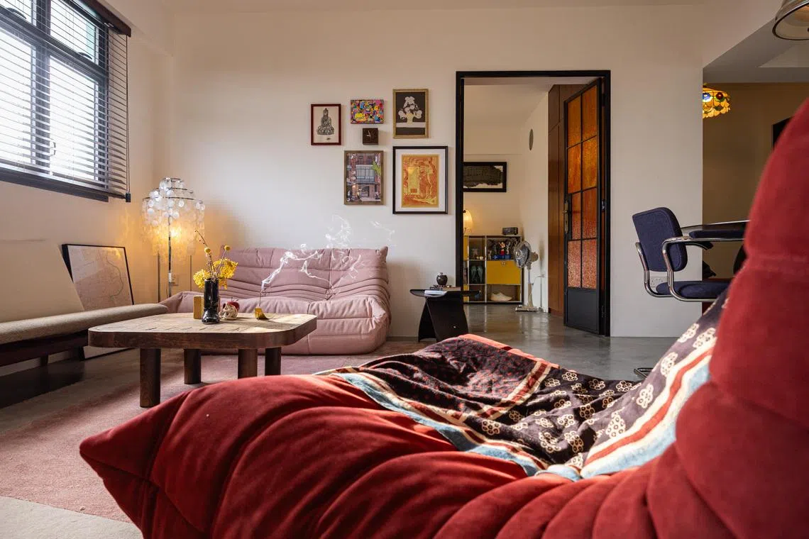 There are ways to mix and match colour without a clashing effect, and without having to stick to just one colour family. 