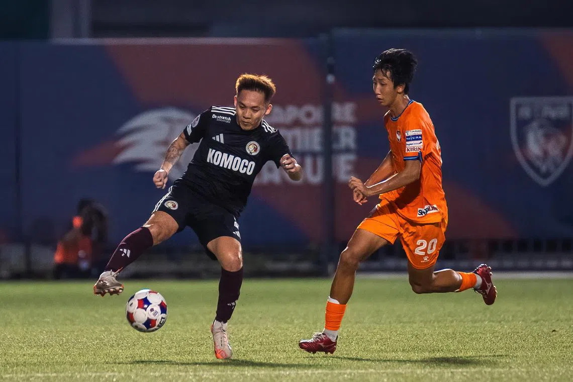 Albirex Niigata's wing-back Sim Jun Yen (right) challenges Balestier Khalsa's Darren Teh, as the 17-year-old lasted the full match in the 2-2 draw despite playing in only the second Singapore Premier League match of his fledgling career.


Credit: Singapore Premier League