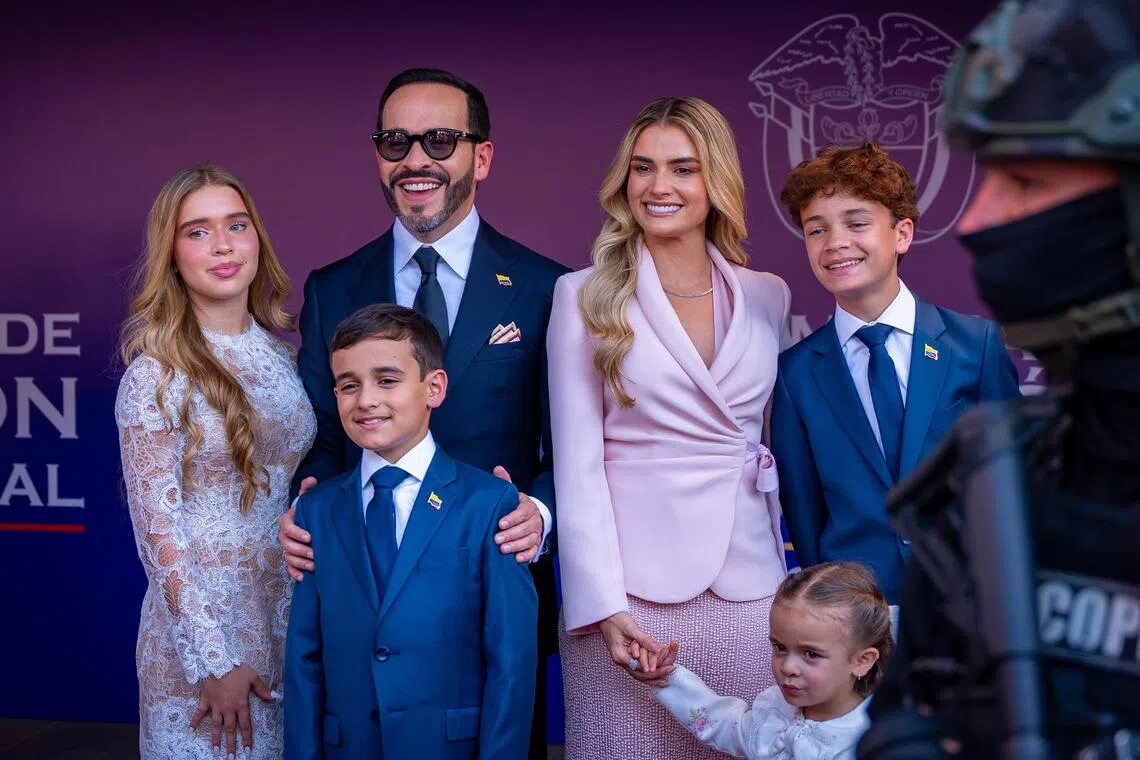 epa13156175 A handout photo made available by the Presidency of Colombia shows Colombian elected president Abelardo de la Espriella (2-L) posing accompanied by his wife Ana Lucia Pineda and children prior his inauguration ceremony in Cali, Colombia, 07 August 2026.  EPA/PRESIDENCY OF COLOMBIA / HANDOUT AVAILABLE TO ILLUSTRATE THE ACCOMPANYING NEWS (MANDATORY CREDIT)HANDOUT EDITORIAL USE ONLY/NO SALES