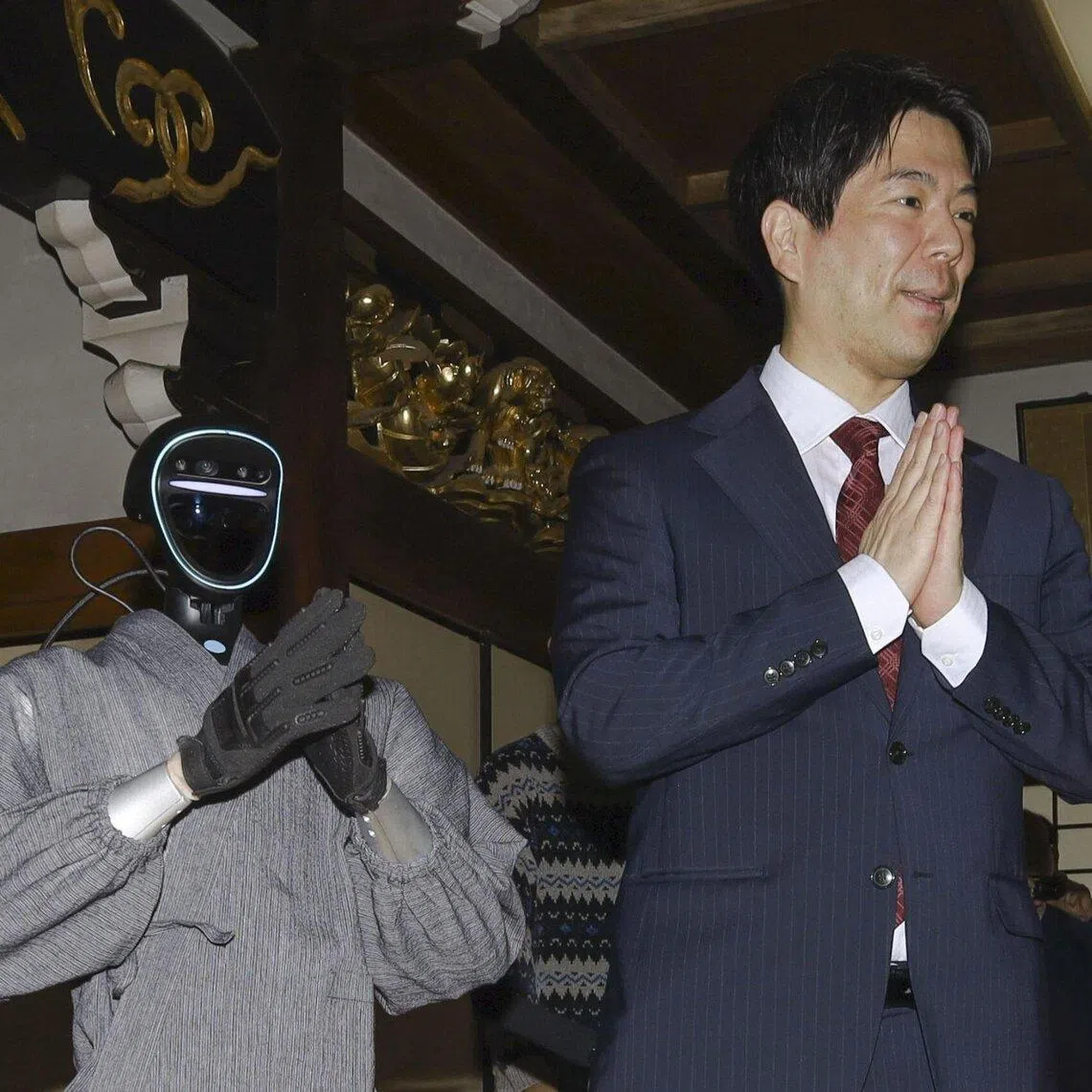 Seiji Kumagai, professor at Kyoto University, unveiling a humanoid monk robot.