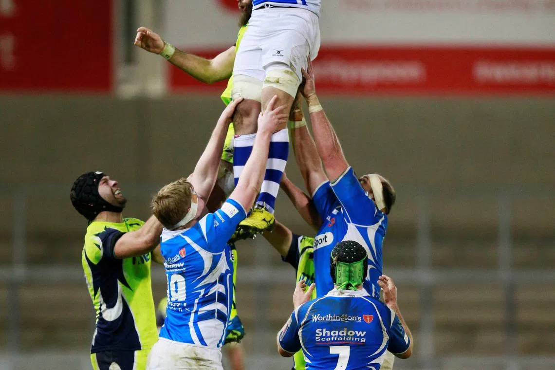 FILE PHOTO: Rugby Union - Sale Sharks v Newport Gwent Dragons - European Rugby Challenge Cup Pool Two - AJ Bell Stadium - 21/1/16  Newport Gwent Dragons' Ed Jackson wins the ball during a lineout  Mandatory Credit: Action Images / Jason Cairnduff  Livepic/ File Photo