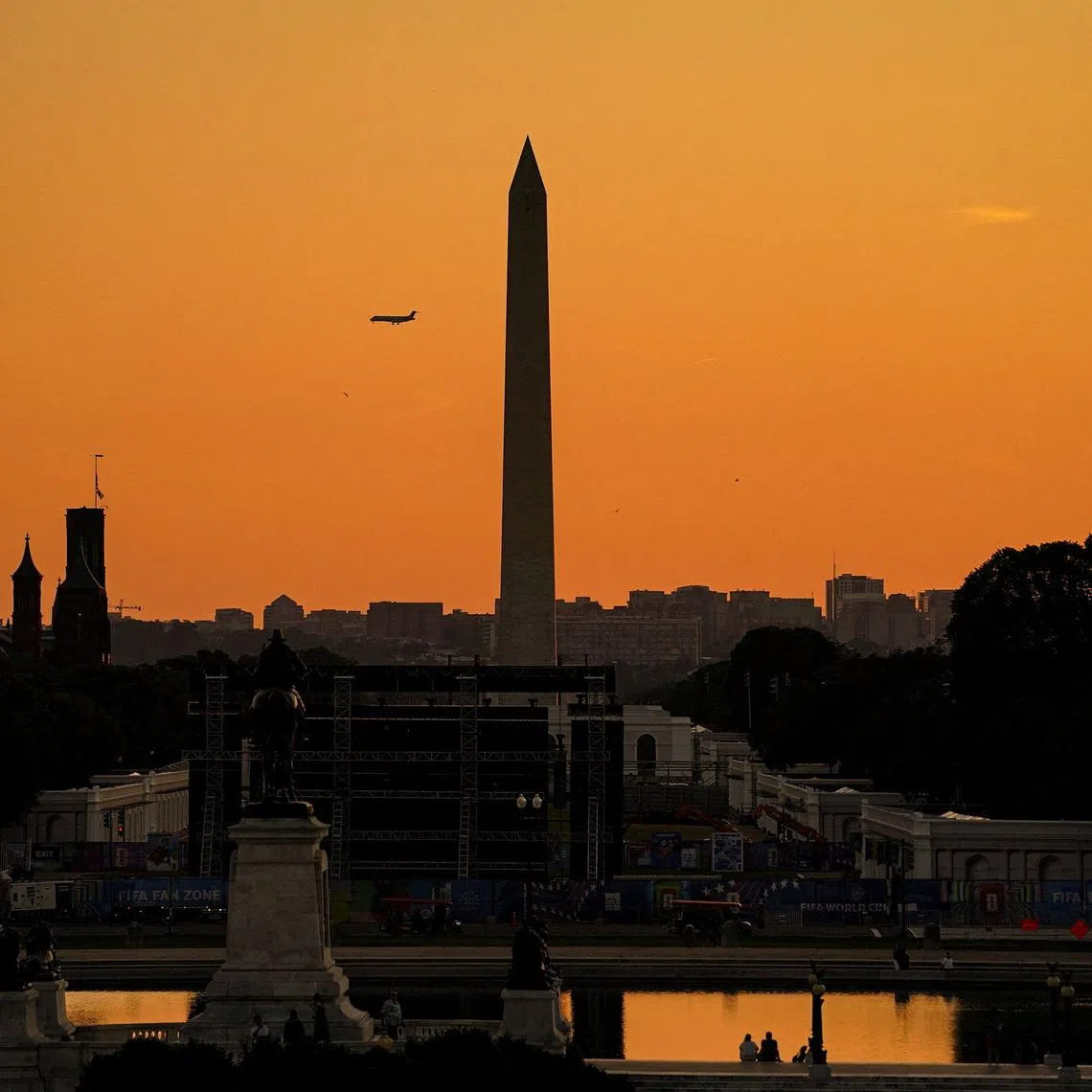 The measure, fittingly named the Sunshine Protection Act, passed on a 308-117 vote.