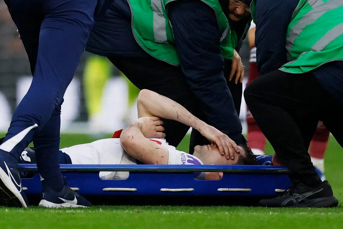 Soccer Football - Premier League - Tottenham Hotspur v West Ham United - Tottenham Hotspur Stadium, London, Britain - January 17, 2026 Tottenham Hotspur's Ben Davies looks dejected after sustaining an injury Action Images via Reuters/Andrew Couldridge