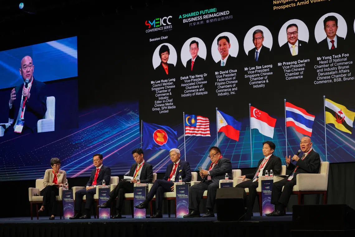 (From left): Moderator, Council Member, Singapore Chinese Chamber of Commerce & Industry Editor in-Chief, Chinese Media Group, SPH Media Limited; and speakers, Datuk Yap Heng Or Vice-President, Associated Chinese Chambers of Commerce and Industry of Malaysia; David Chua Vice President, Federation of Filipino-Chinese Chambers of Commerce and Industry, Inc; Lee Sze Leong Vice-President, Singapore Chinese Chamber of Commerce & Industry; Prasong Owlarn Vice-President, Thai-Chinese Chamber of Commerce; Yong Teck Foo Head of National Chamber of Commerce and Industry Brunei Darussalam Affairs, Chinese Chamber of Commerce, BSB, Brunei; and Haryanto Adikoesoemo Vice-President, Indonesian Chinese Entrepreneur Association; in the fireside chat, titled "Navigating the New Global Order: Southeast Asia?s Prospects Amid Volatility and Complexity" during the SMEICC Conference 2025 at Suntec Singapore Convention & Exhibition Centre, Sep 3, 2025.
