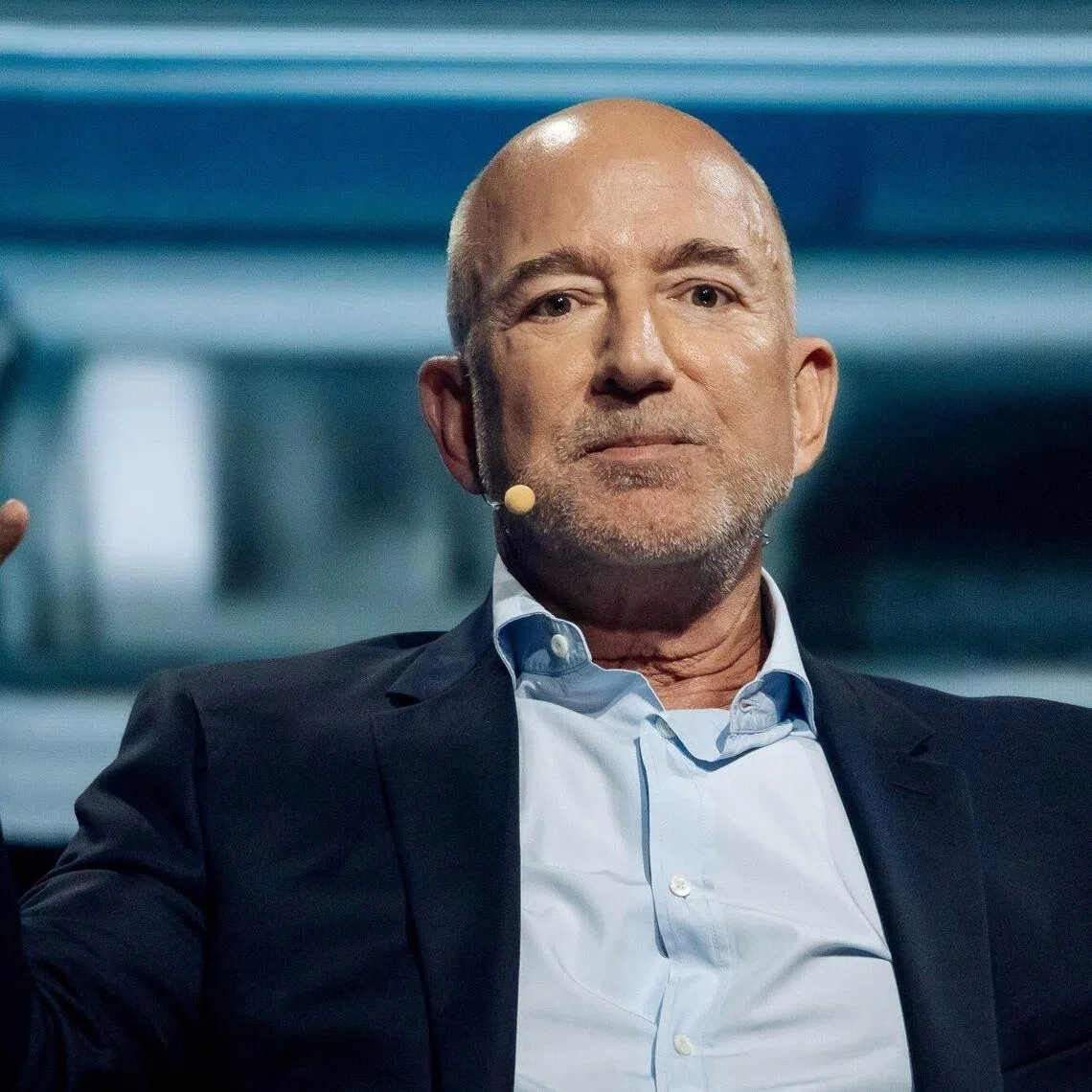 Jeff Bezos ran one of the world’s largest companies. Now he’s bringing his management skills to an AI start-up with fewer than 100 employees. 