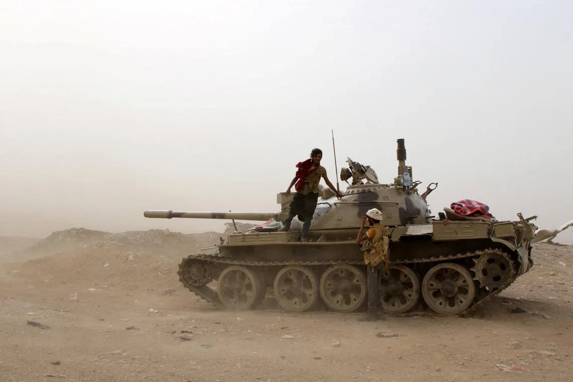 FILE PHOTO: Members of UAE-backed southern Yemeni separatist forces stand by a tank during clashes with government forces in Aden, Yemen August 10, 2019. REUTERS/Fawaz Salman/File Photo