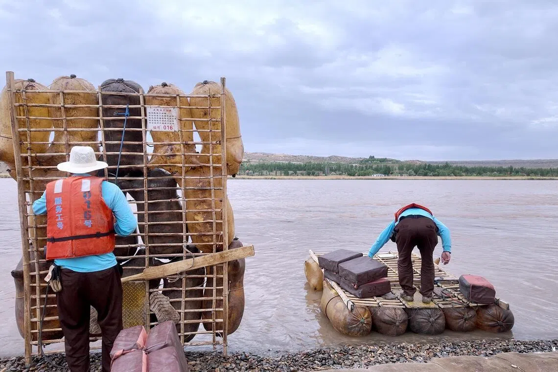 Yellow River, raft, sheepskin, raftsmen