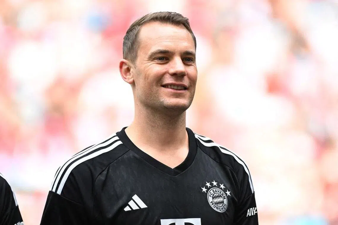 FILE PHOTO: Soccer Football - Bayern Munich presents its new team for the 2023/24 Bundesliga season - Allianz Arena, Munich, Germany - July 23, 2023  Bayern Munich's Manuel Neuer poses in a team group photo REUTERS/Angelika Warmuth/File Photo
