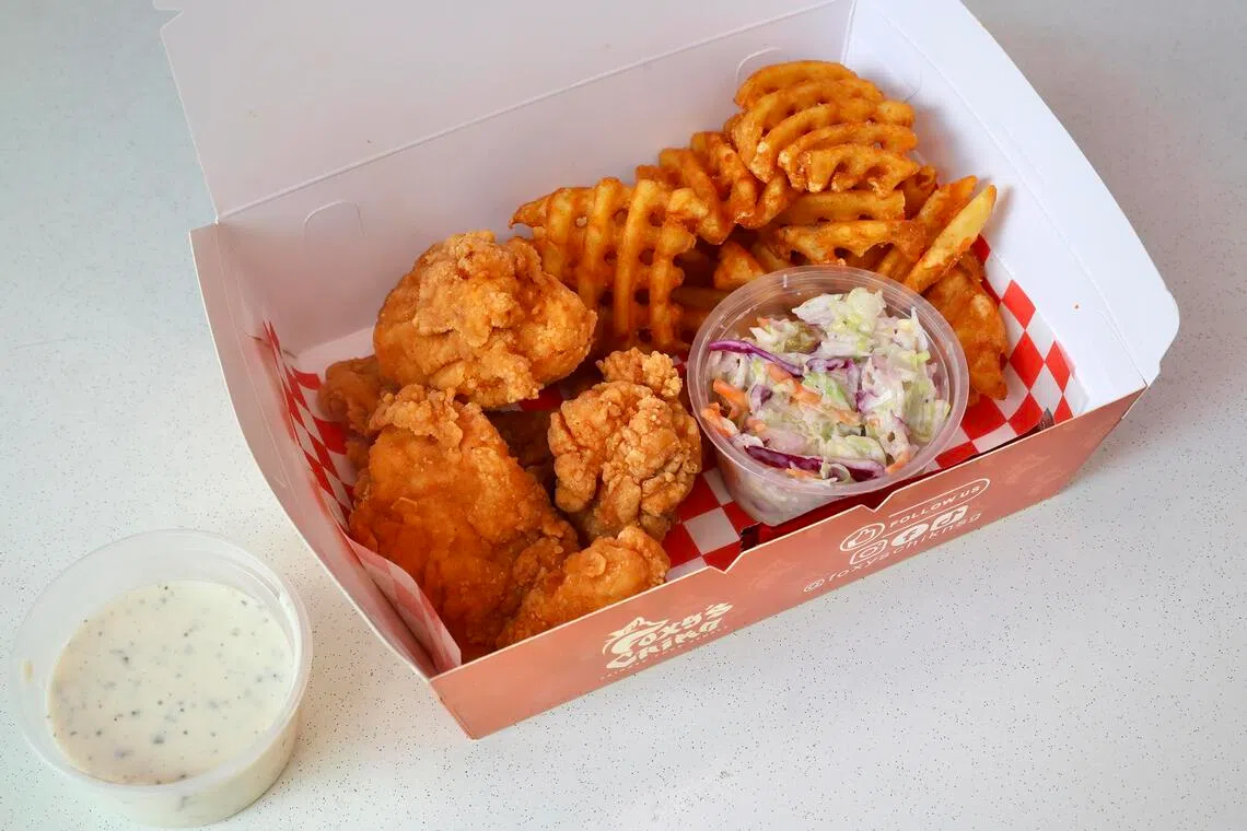 Tenders Set at Foxy’s Chikn.