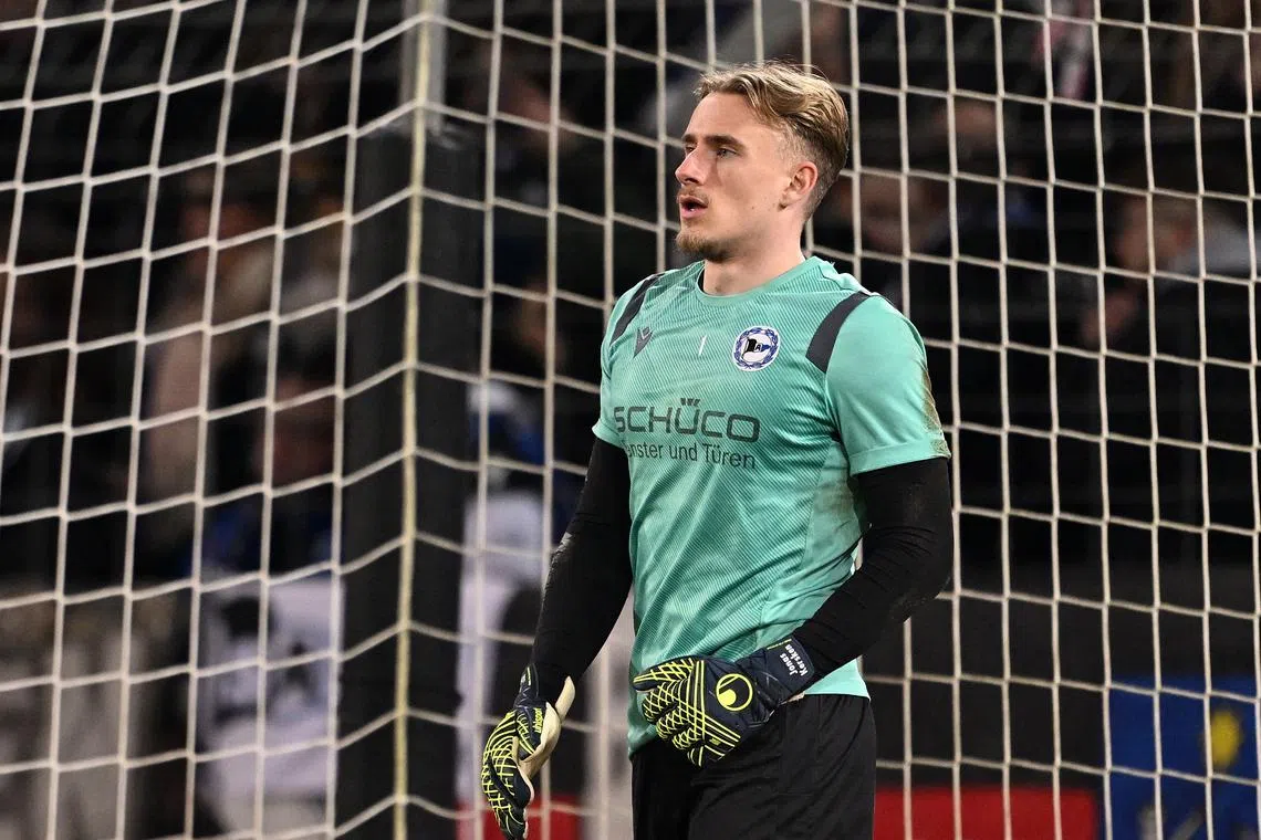 Soccer Football - DFB Cup - Quarter Final - Arminia Bielefeld v Werder Bremen - Bielefelder Alm, Bielefelder, Germany - February 25, 2025 Arminia Bielefeld's Jonas Kersken during the warm up before the match REUTERS/Teresa. Kroeger/File Photo