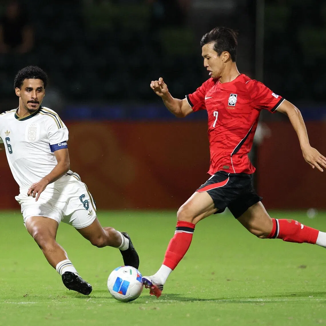 Eom (right) in action with South Korea at the Asian Games, where he helped his nation win the gold medal.