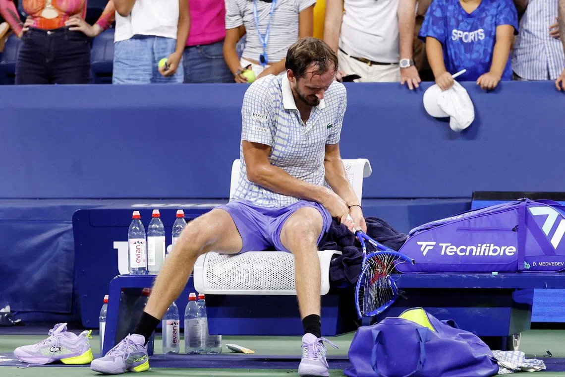 Tennis - U.S. Open - Flushing Meadows, New York, United States - August 25, 2025 Russia's Daniil Medvedev breaks his racquet after his first round match against France's Benjamin Bonzi REUTERS/Eduardo Munoz