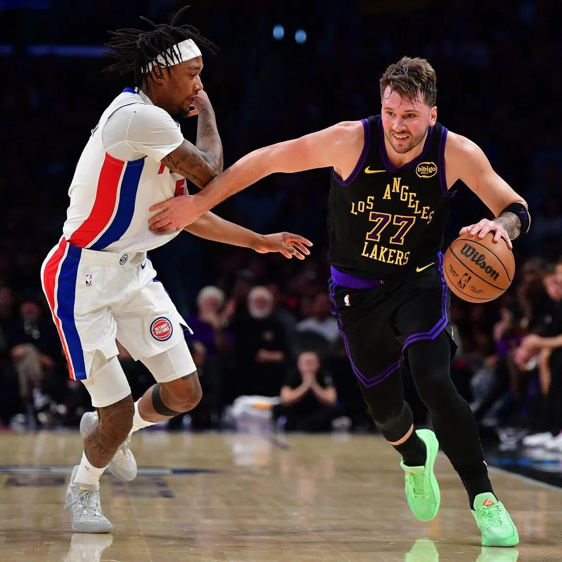 Los Angeles Lakers guard Luka Doncic moves the ball against Detroit Pistons forward Ronald Holland during the second half at Crypto.com Arena. 