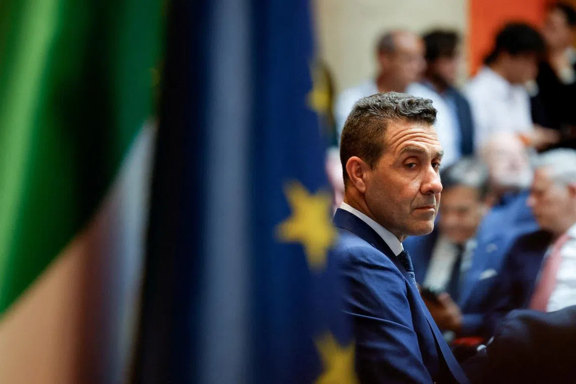 An Italian general rallies his troops, threatening to outfla