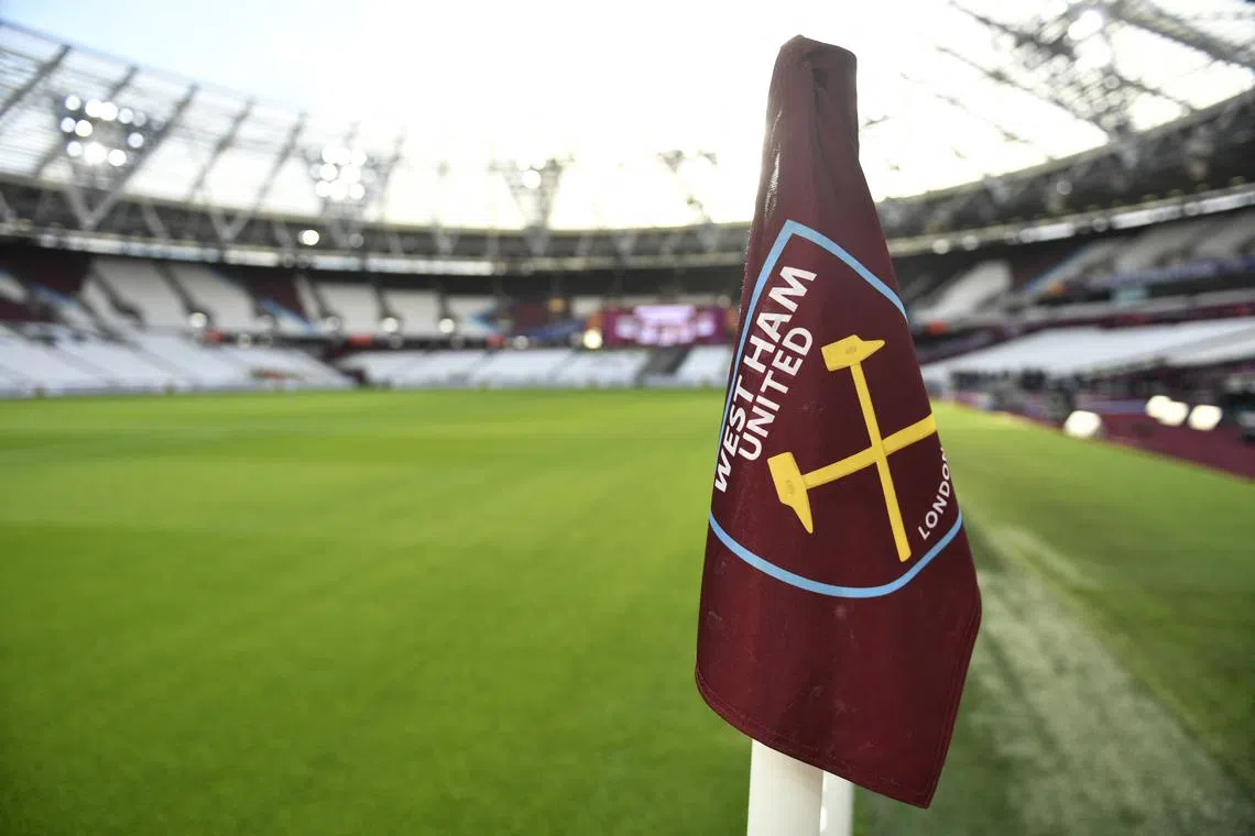 FILE PHOTO: Soccer Football - Premier League - West Ham United v Wolverhampton Wanderers - London Stadium, London, Britain - December 17, 2023 General view of a West Ham United corner flag inside the stadium before the match REUTERS/Tony Obrien/ File Photo