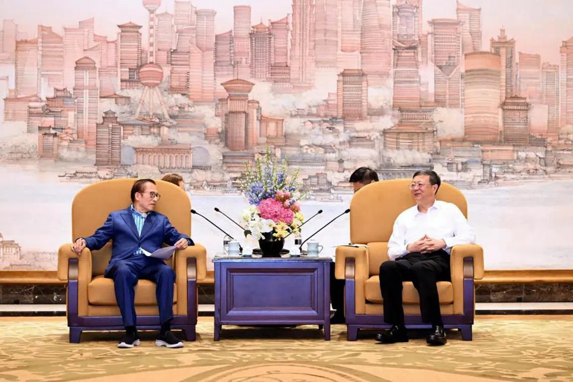 Hong Leong Group executive chairman Kwek Leng Beng (left) meets Shanghai Party Secretary Chen Jining in Shanghai.
