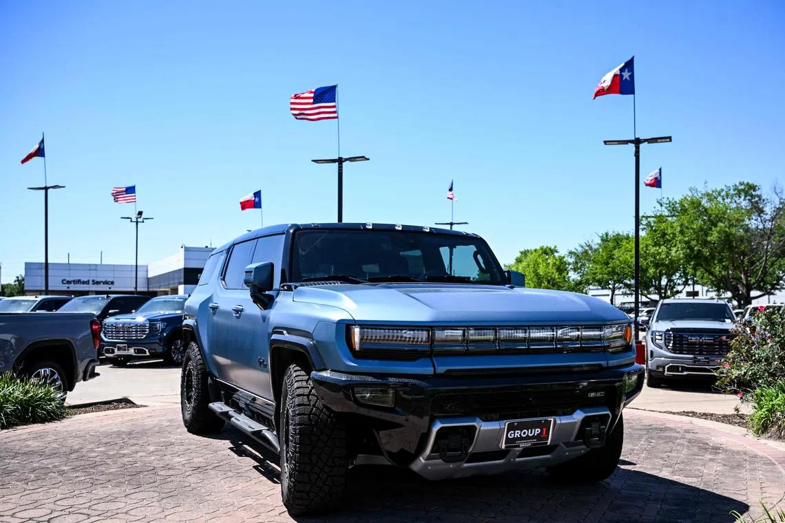 Motor vehicle and parts output plunged 1.9 per cent in April after increasing in the prior two months. 