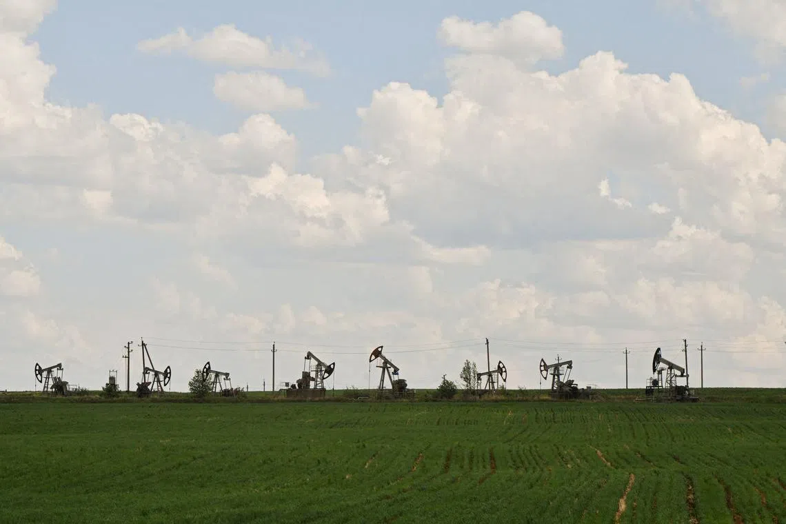 A view shows oil pump jacks outside Almetyevsk in the Republic of Tatarstan, Russia June 4, 2023. REUTERS/Alexander Manzyuk/File Photo