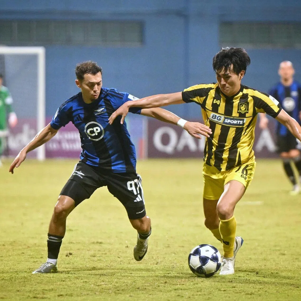 Bangkok United’s Ilias Alhaft (left) tussling for the ball with BG Tampines Rovers’ Takeshi Yoshimoto during their sides' 2-2 draw in the AFC Champions League Two quarter-final, second leg at the Jalan Besar Stadium on March 12.