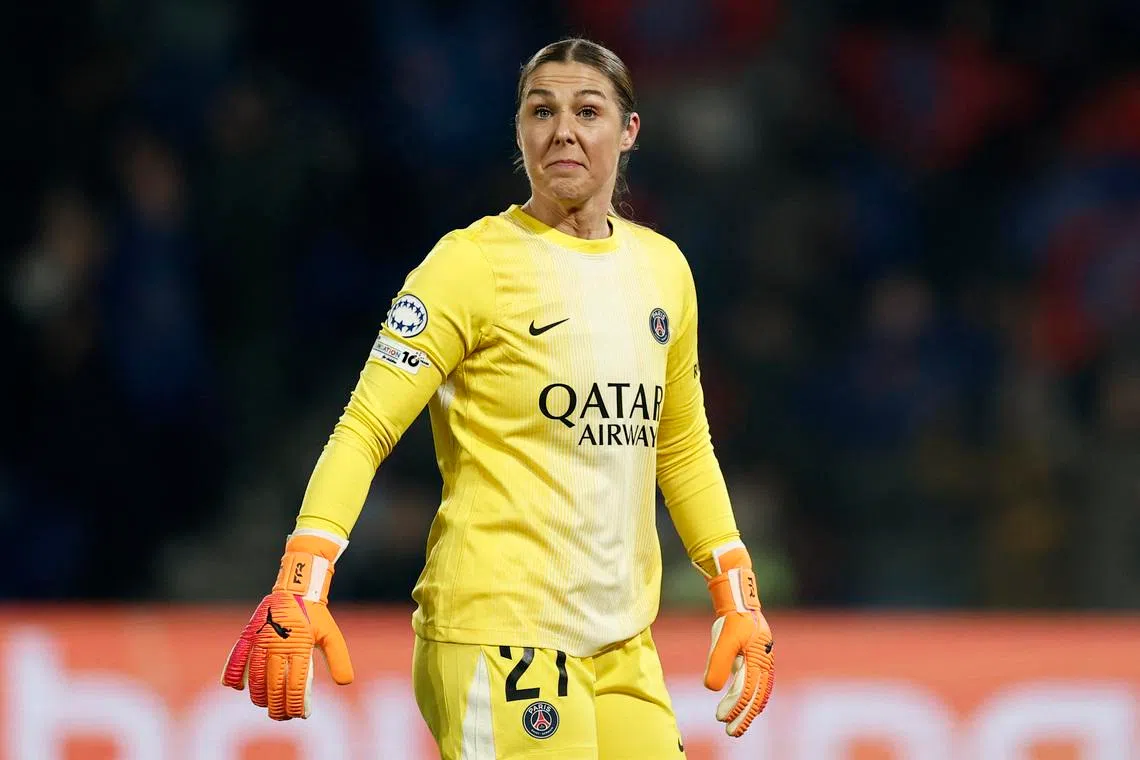 Soccer Football - UEFA Women's Champions League - Paris St Germain v Bayern Munich - Parc des Princes, Paris, France - November 20, 2025 Paris St Germain's Mary Earps reacts REUTERS/Benoit Tessier