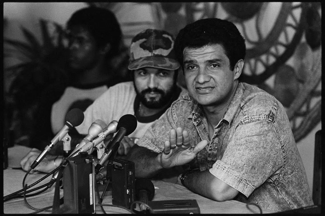 FILE PHOTO: MIskito Indian rebel leader Brooklyn Rivera (R) makes a point during a press conference in Managua while fellow leader Stedman Fagoth looks on/File Photo