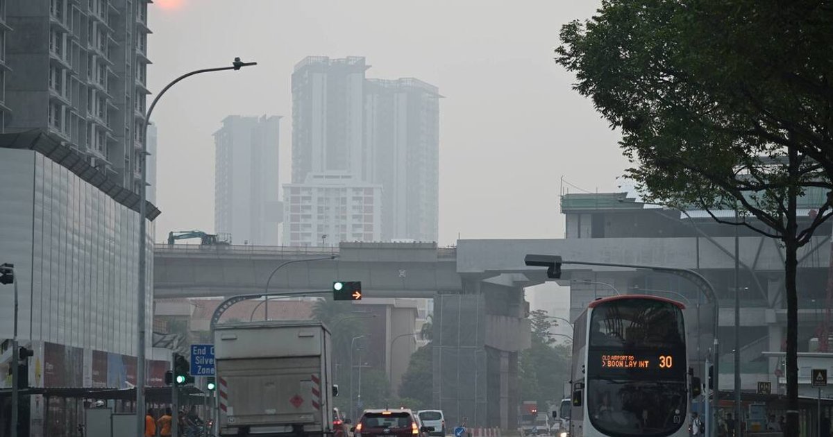 Singapore air pollution worsens as Indonesian haze drives PSI into unhealthy range