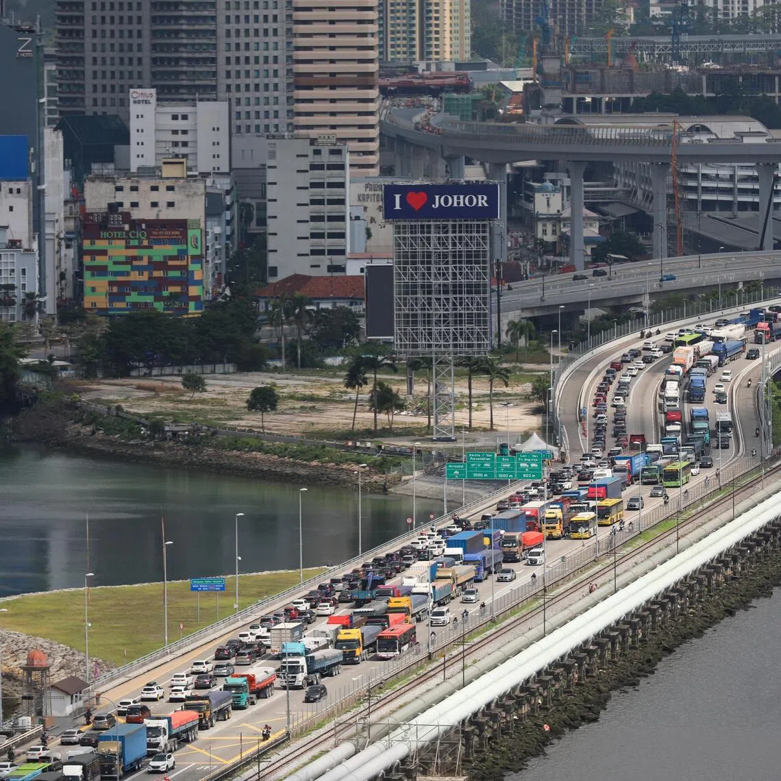 Under the MOUs, Singapore and Malaysia will deepen collaboration in promoting the use of alternative dispute resolution (ADR), jointly organise and participate in each other’s events, and share information.