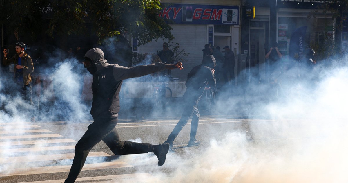 Police use tear gas and water cannon at protests in Brussels and Liège